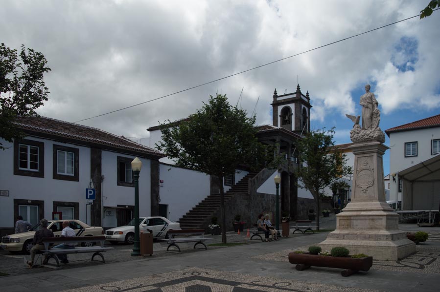 Praia Victoria presume de una fantástica plaza central, con cafés y la parada de taxis.