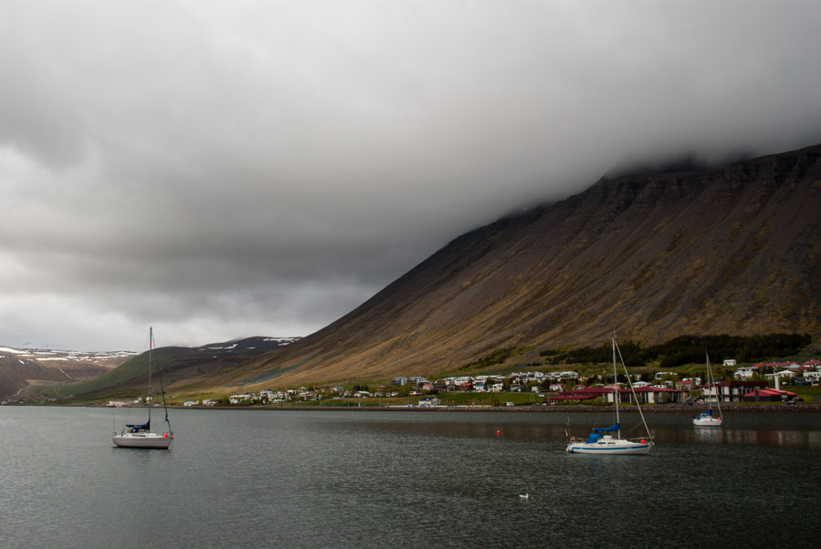 Ísafjörður, capital de los Westfjords, de noche