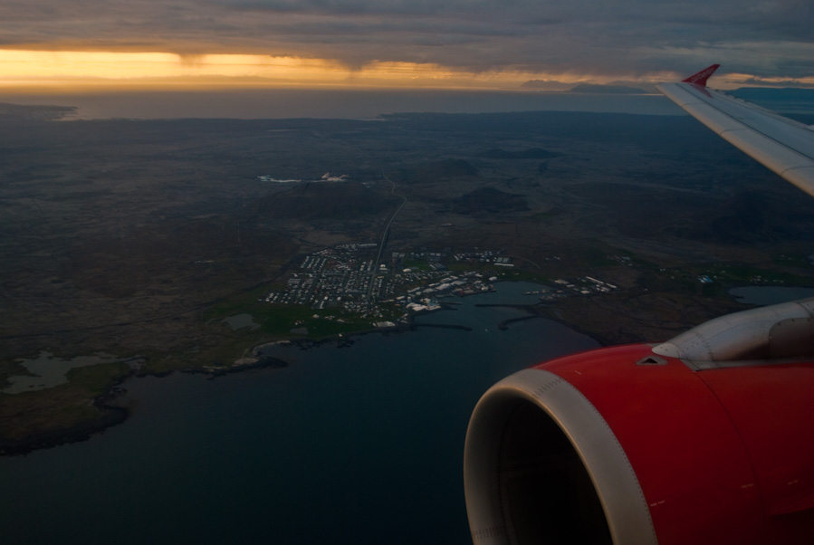 Atardecer en el aterrizaje en Islandia