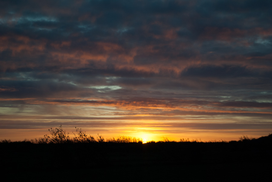 Sol de medianoche en Skagaströnd, Islandia