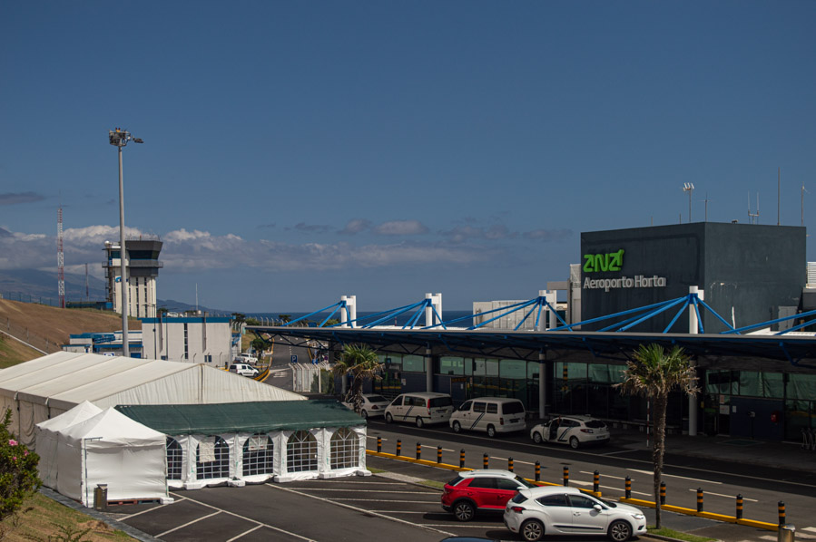 Carpa en el aeropuerto de Horta, en las Azores, para rastrear posibles positivos por COVID-19