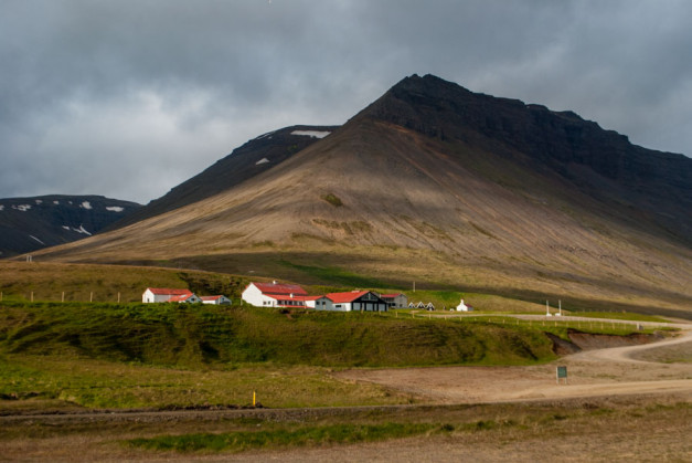 Los fiordos del oeste de Islandia se caracterizan por los grandes contrastes y sus deshabitadas laderas